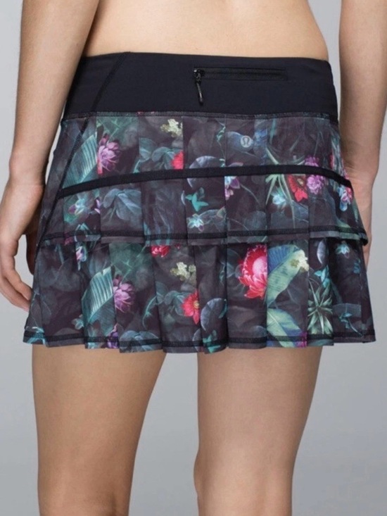 lululemon athletica Dresses & Skirts - Lululemon Run Pace Setter Curious Jungle Floral Pleated Skort 6